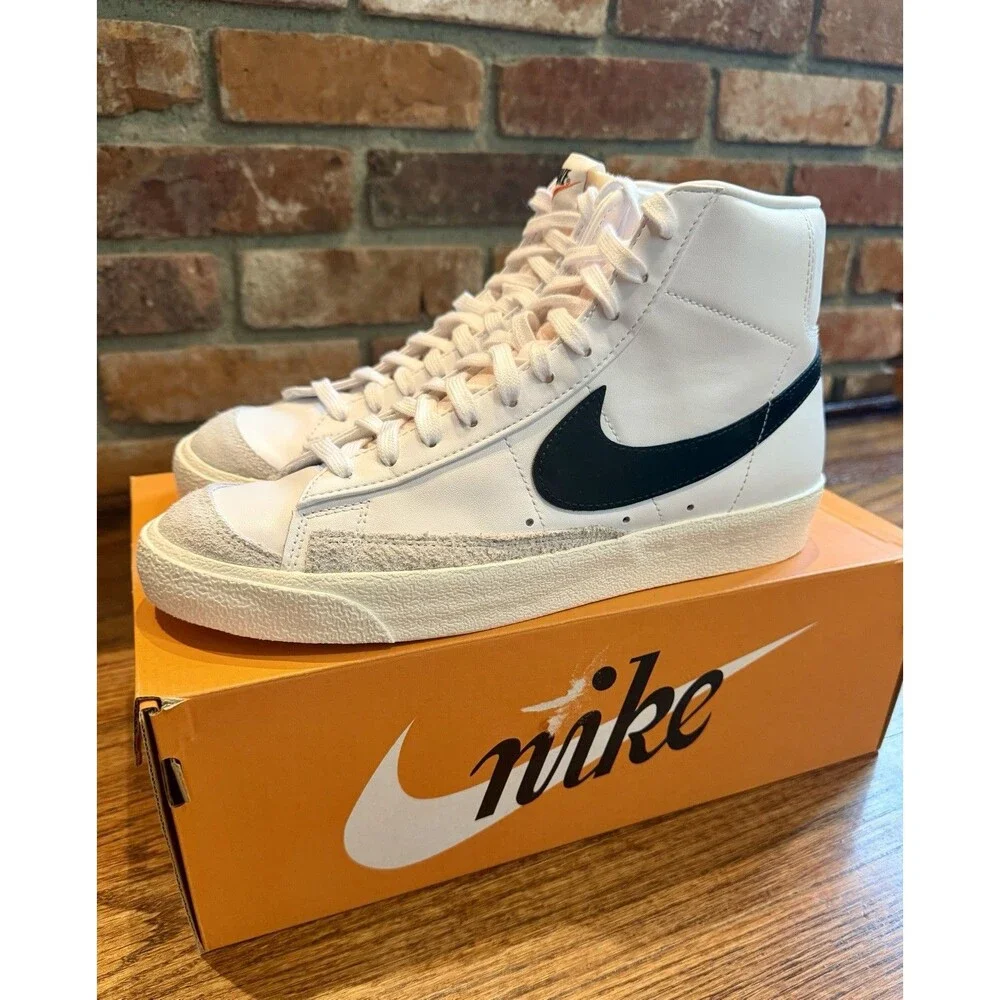 Nike Blazer Mid ’77 VNTG White Black Men’s 9 Women’s 10.5 BQ6806-100